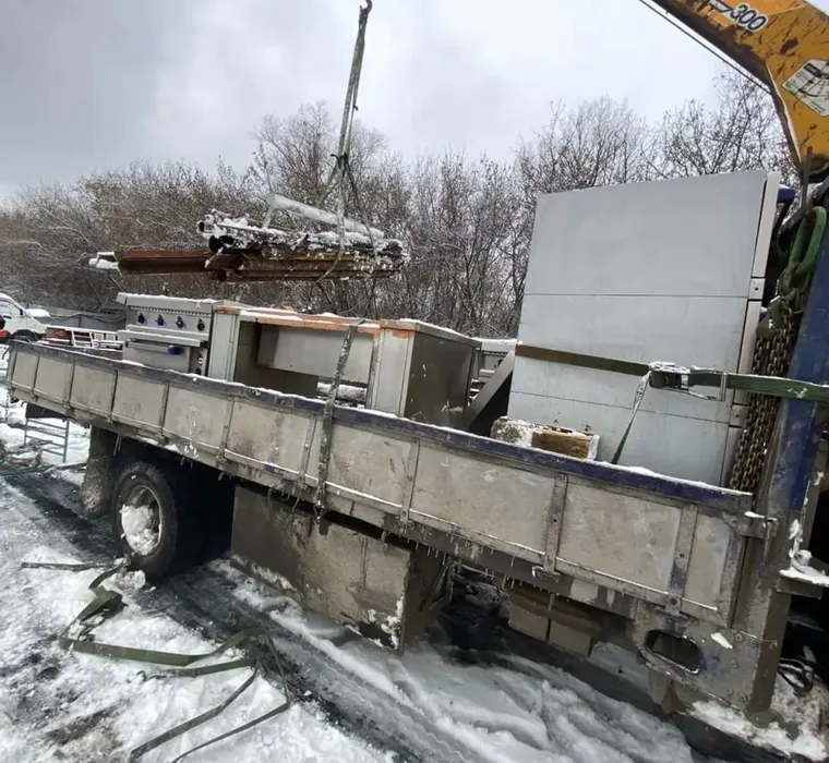 Погрузка крупногабаритного металлолома краном