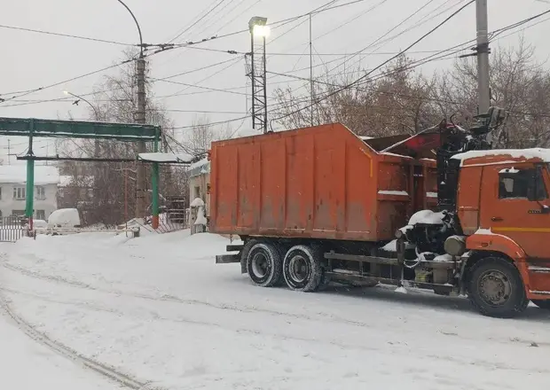 Ломовоз на зимнем выезде в Новосибирске